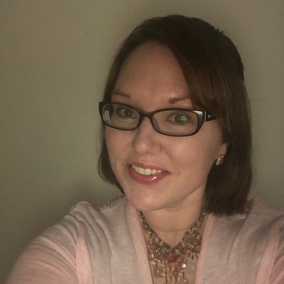 Meet your Posher, Cassandra - Picture 1 of 1